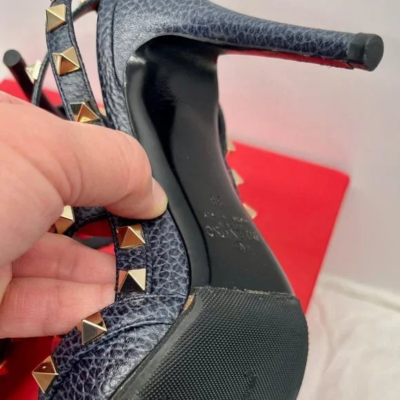 Valentino Garavani Rockstud Ankle Strap Pump in Navy Pebbled Calfskin Leather - Picture 6 of 12